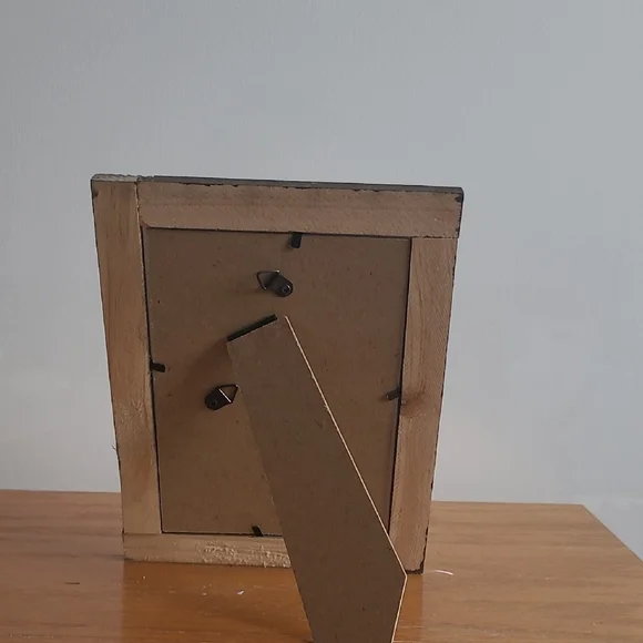 Black Ribbed Photo Frame - Picture 3 of 4